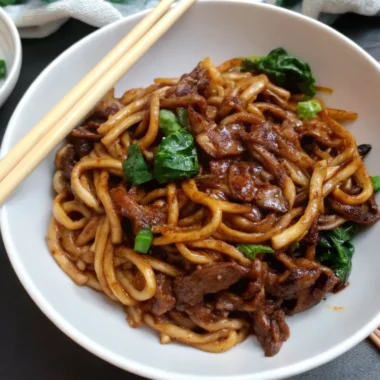 Simple Black Pepper Beef Udon noodles with tender marinated beef and crisp vegetables in glossy black pepper sauce