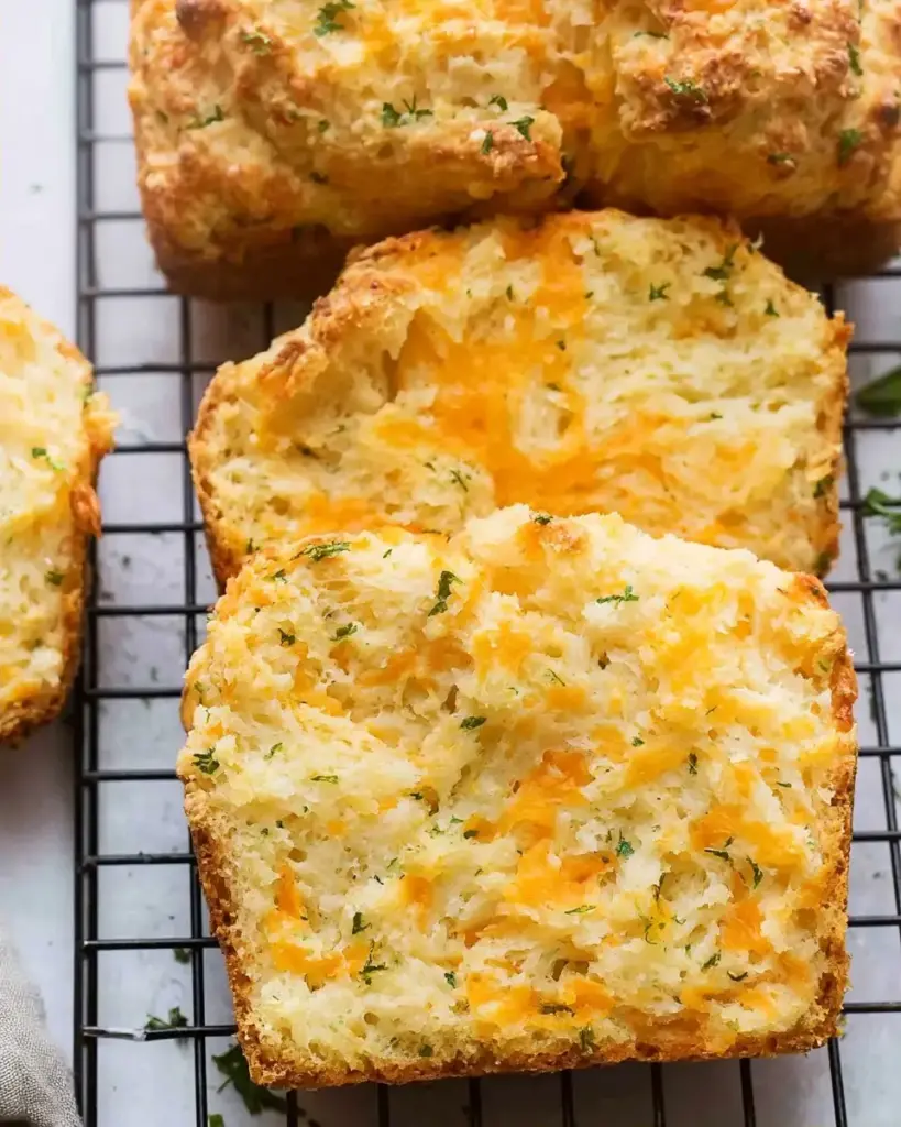 A delicious plate of Cheddar Bay Biscuit Bread