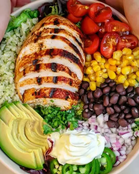 A delicious plate of Grilled Chicken Burrito Bowl